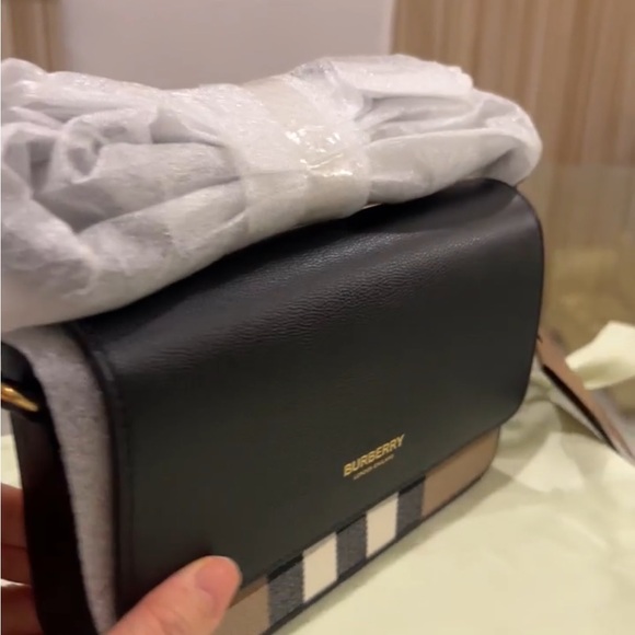 🔥🔥🔥100% Authentic Burberry Crossbody bag - Picture 11 of 12